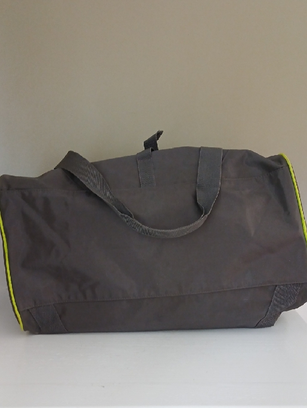 Kenneth Cole Reaction Black Duffel Bag - Picture 5 of 8